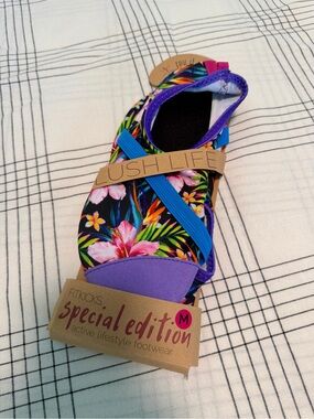 FitKicks Lush Life Floral Water Shoes Slip On Size M 7-8 NWT